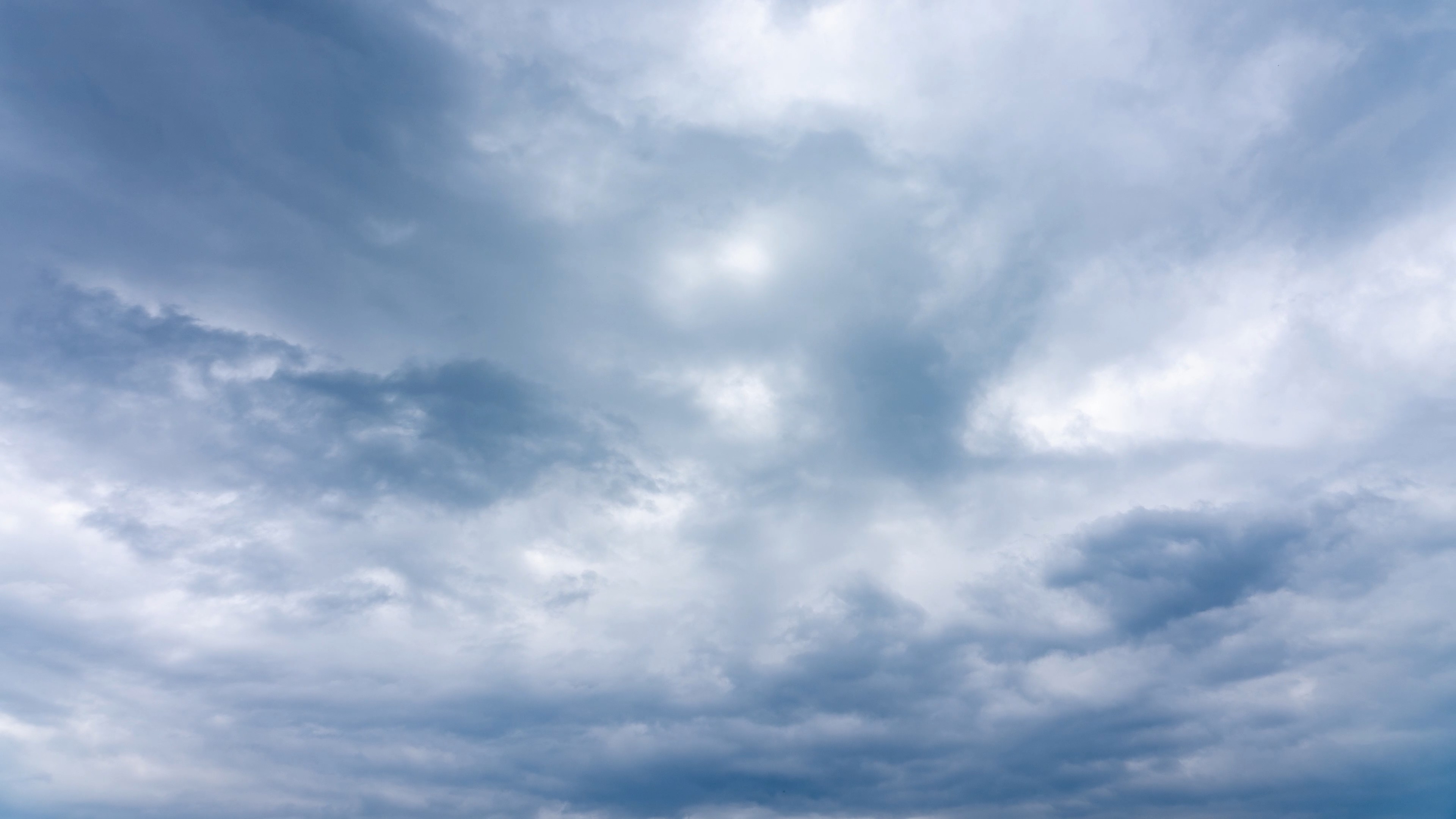4k阴天天空云层流动变化自然空镜延时视频的预览图