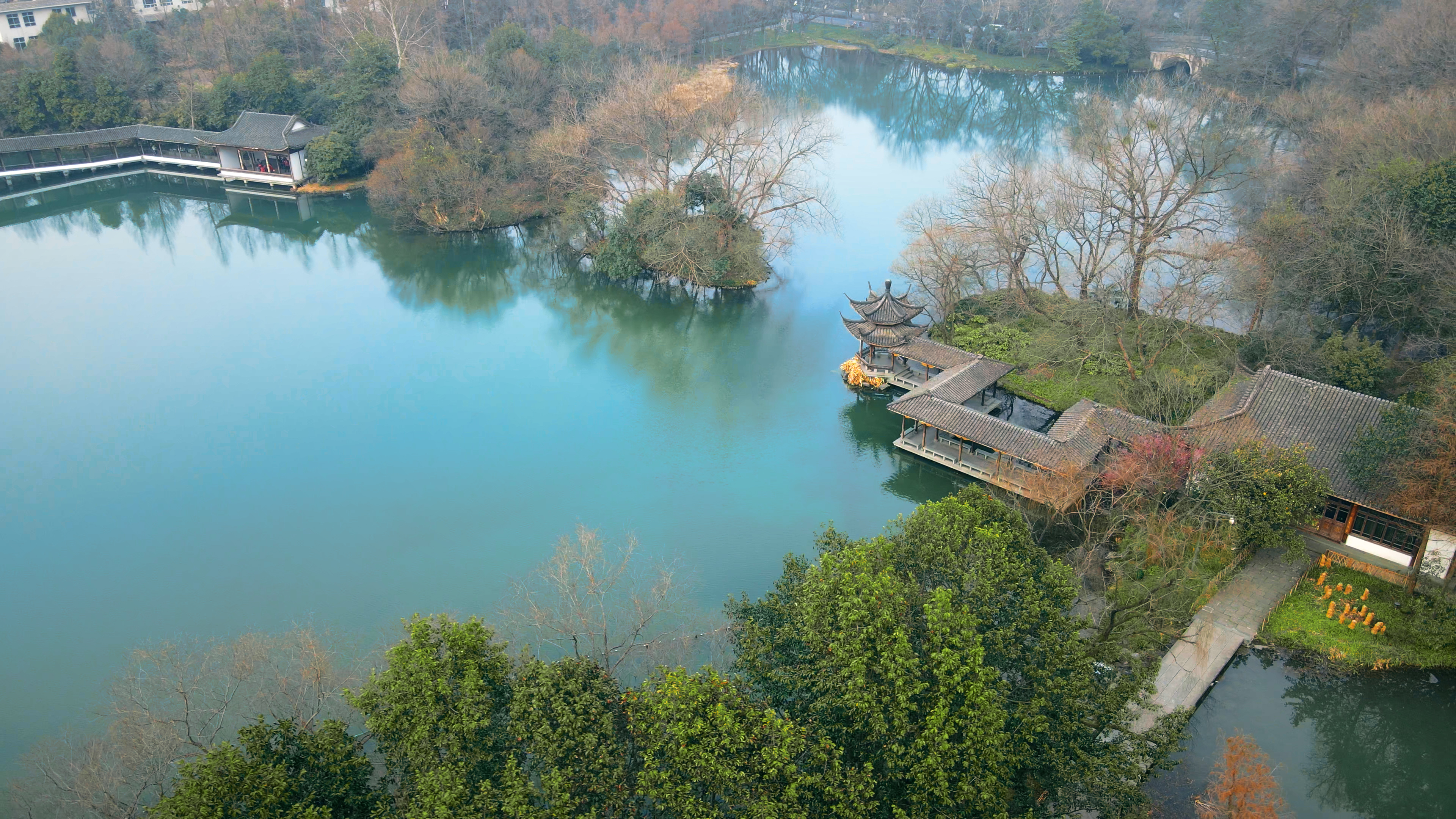 4K航拍非遗杭州西湖十景浴鹄湾旅游景区景色视频的预览图