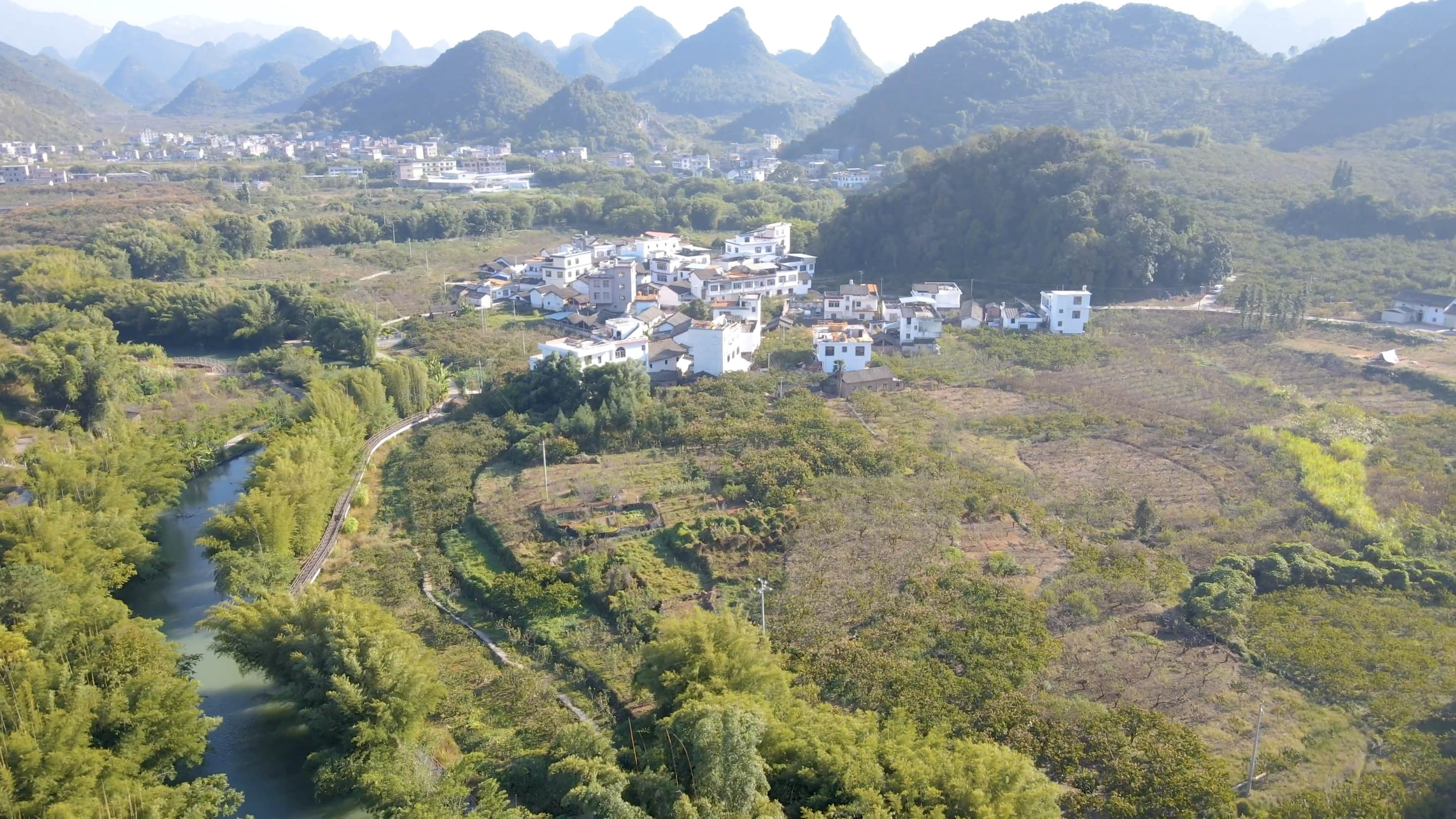 4k航拍桂林山水农村乡村风光素材视频的预览图