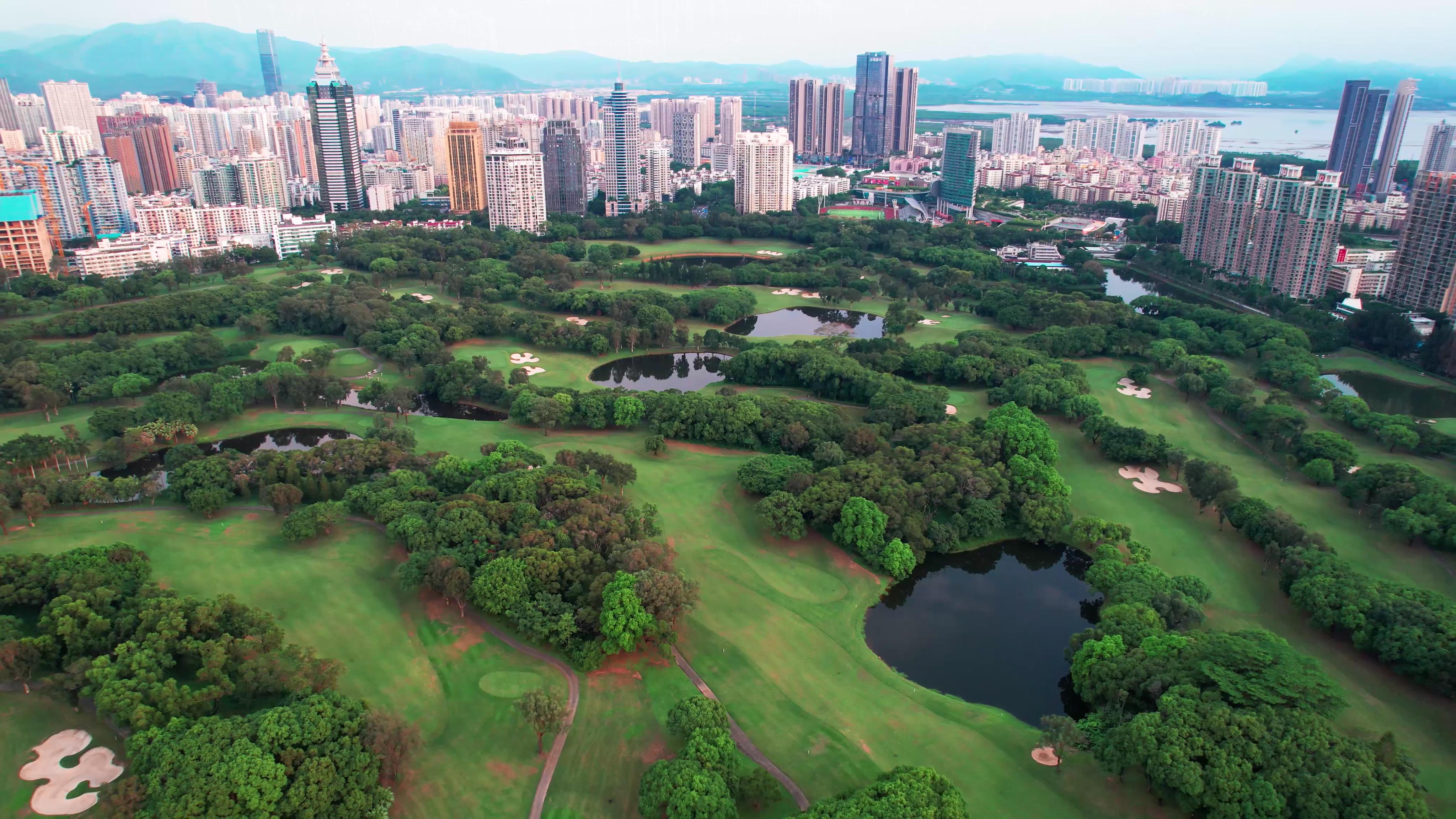 5.4k深圳特发深高俱乐部高尔夫球场航拍视频的预览图