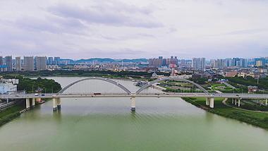 4k航拍广西南宁邕江地标建筑凌铁大桥视频的预览图