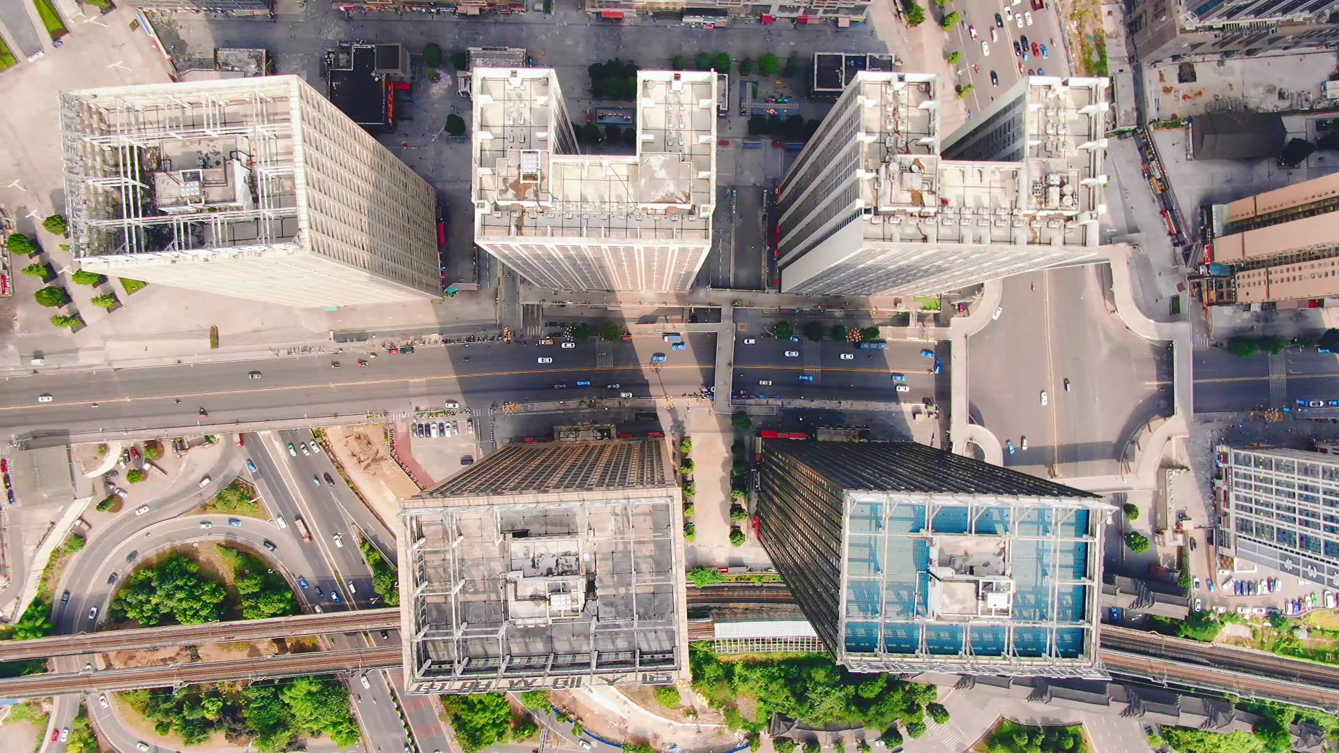 4k航拍城市寸土寸金拥挤高楼建筑视频的预览图