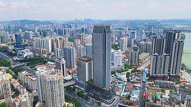 4k航拍广西南宁朝阳广场城市商业圈视频的预览图
