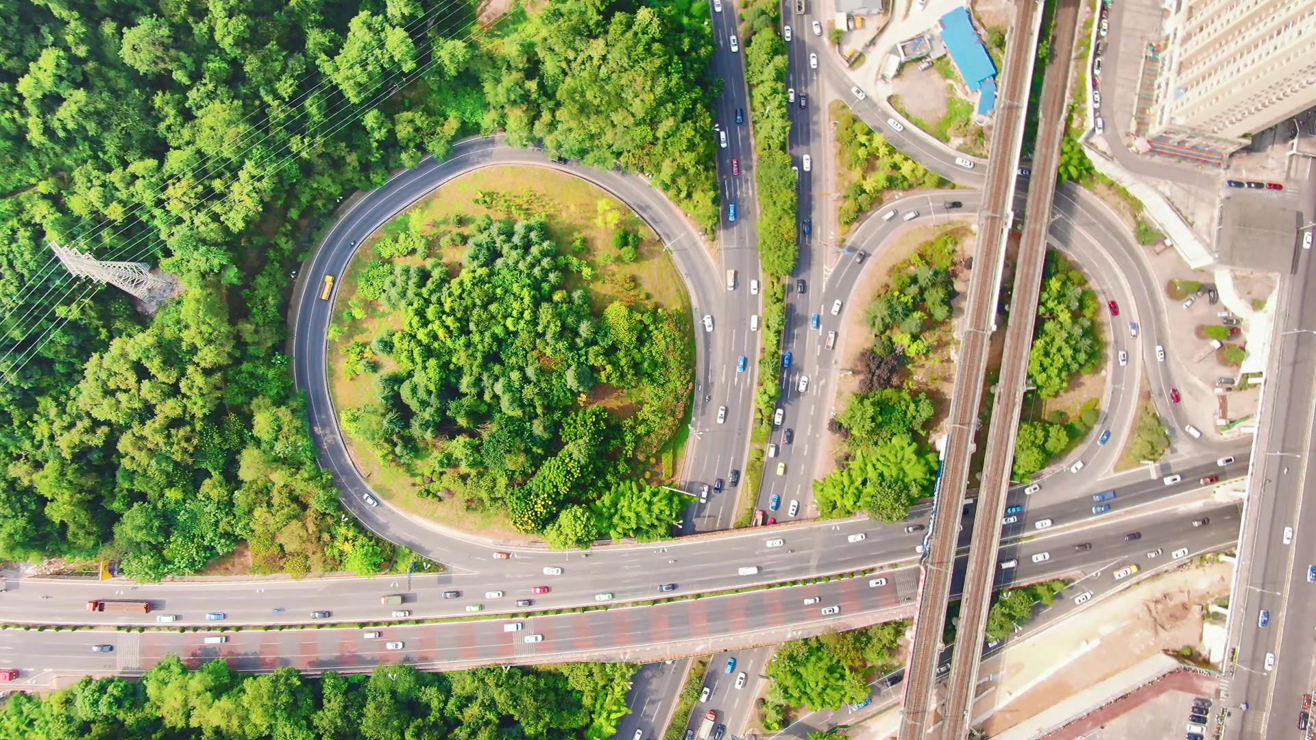 4k航拍城市车辆分流交通高架转盘视频的预览图