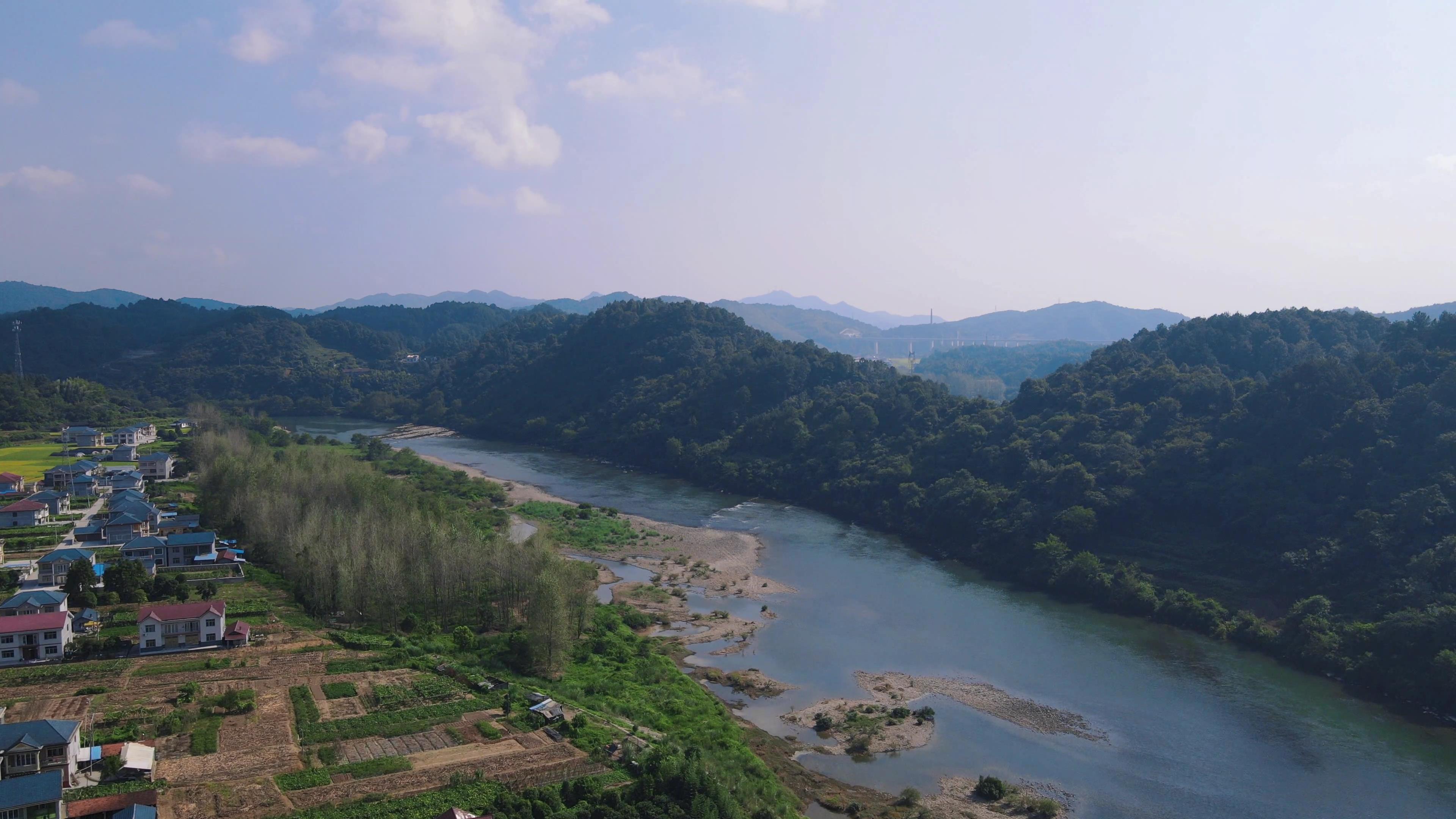 4K航拍乡村田园小河村庄自然风景视频视频的预览图