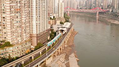 4k航拍重庆轻轨轨道交通进站城市交通视频的预览图