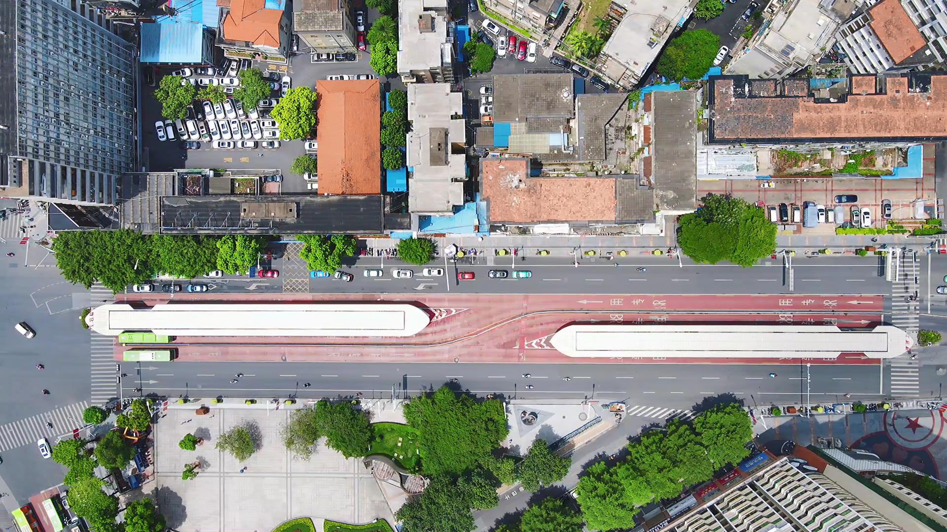 4k航怕城市交通大道快速公交站台视频的预览图