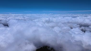 4K航拍高空云海云层上飞机视角视频的预览图
