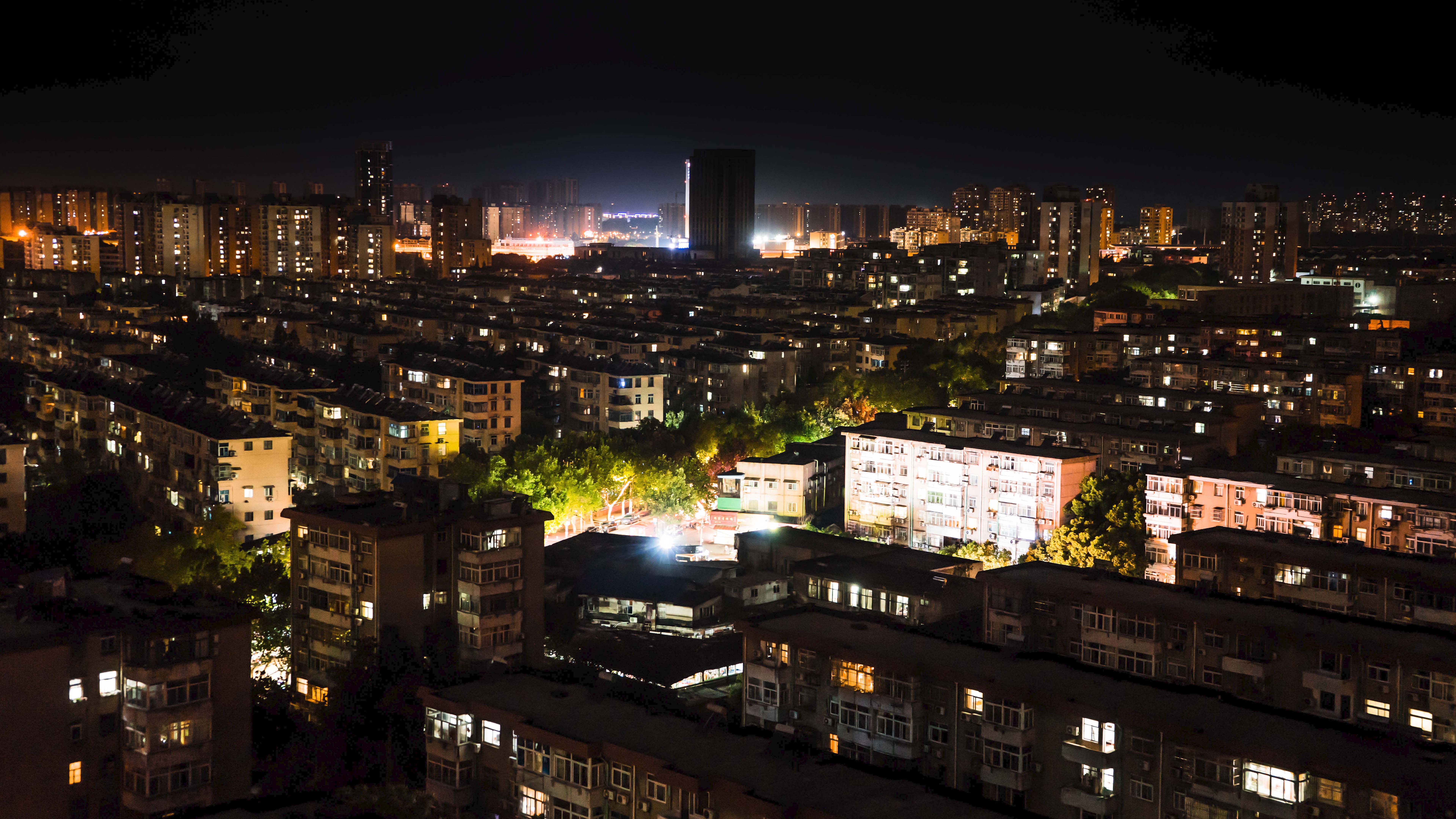 4K实拍城市夜景万家灯火风光延时摄影视频的预览图