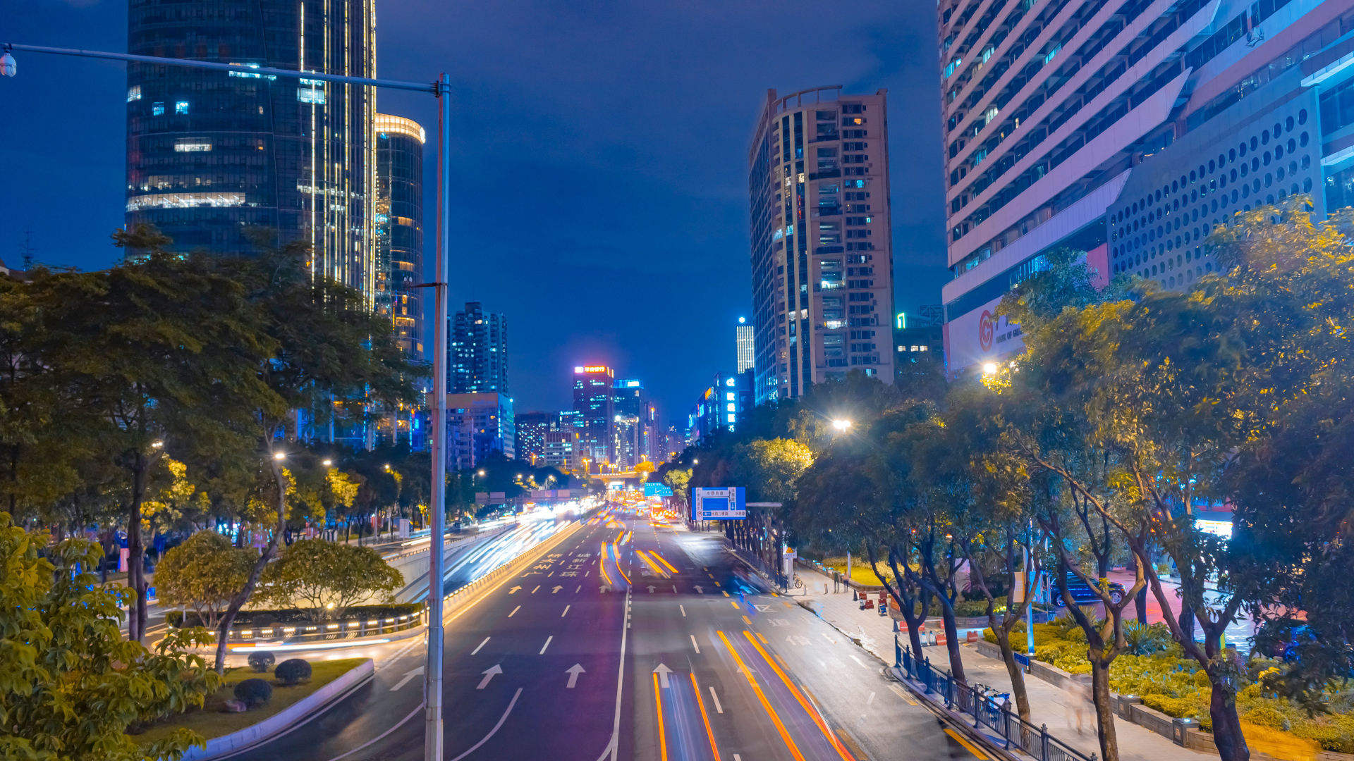4k广州市中心城市马路车流交通夜景实拍延时视频的预览图