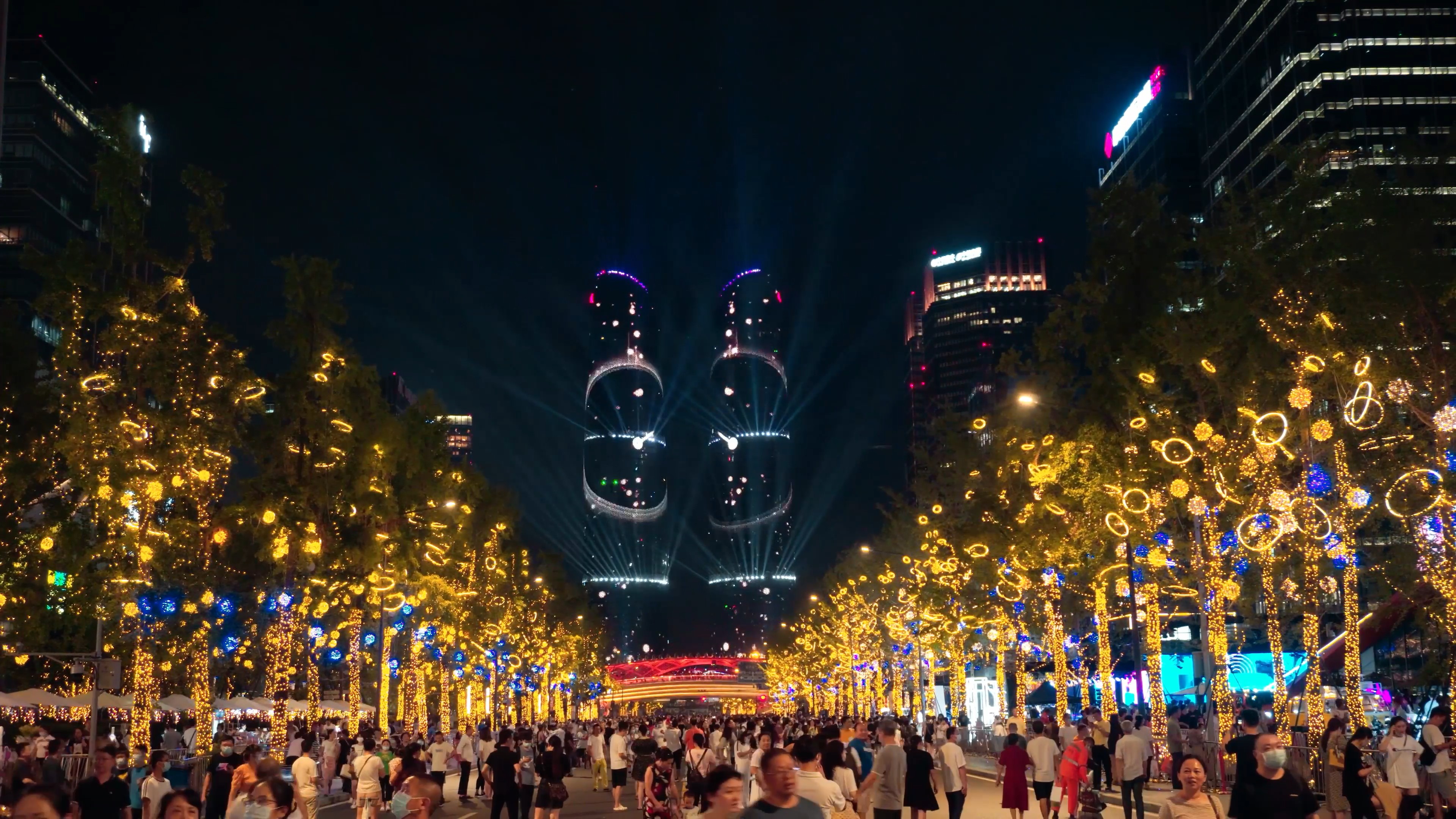 4K实拍四川资阳娇子大道城市夜景建筑灯光秀视频的预览图