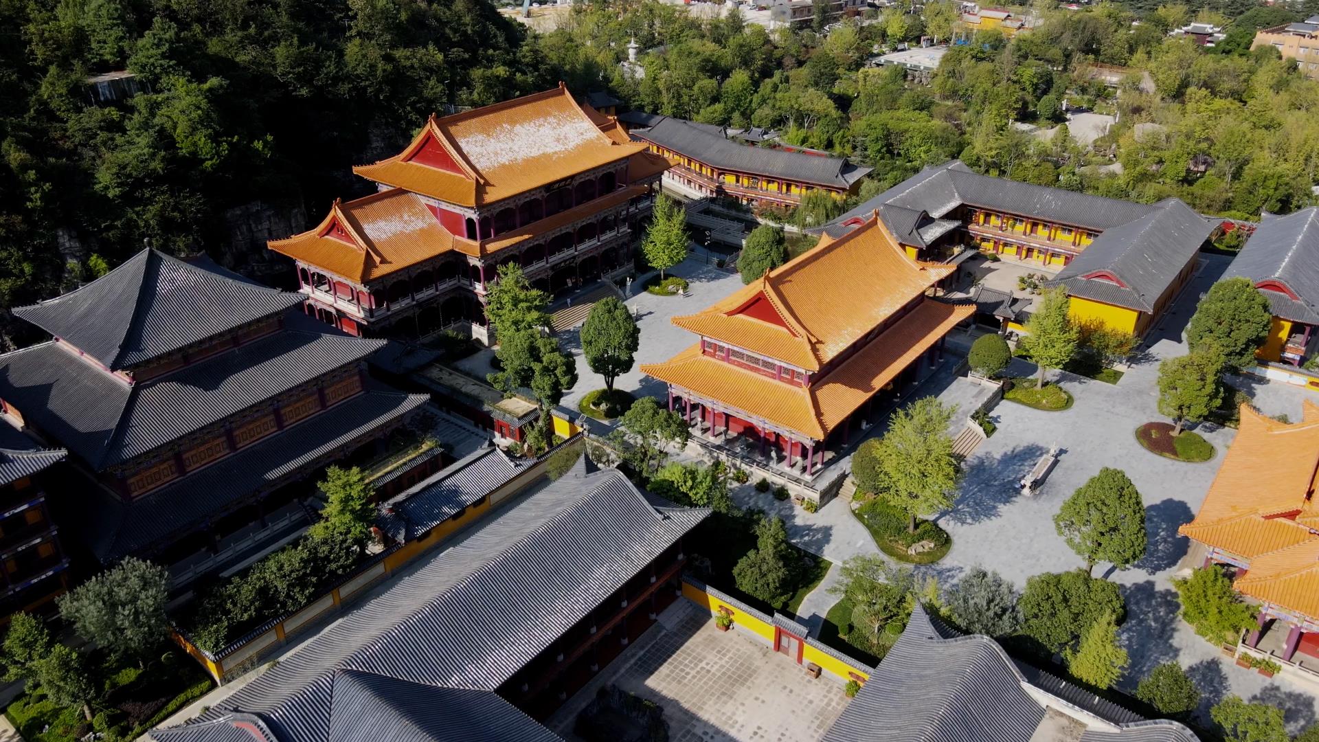4K航拍贵阳寺庙黑金元素复古古建筑寺庙视频的预览图