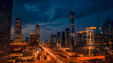 4K实拍黑金北京CBD市中心国贸车流夜景延时视频的预览图