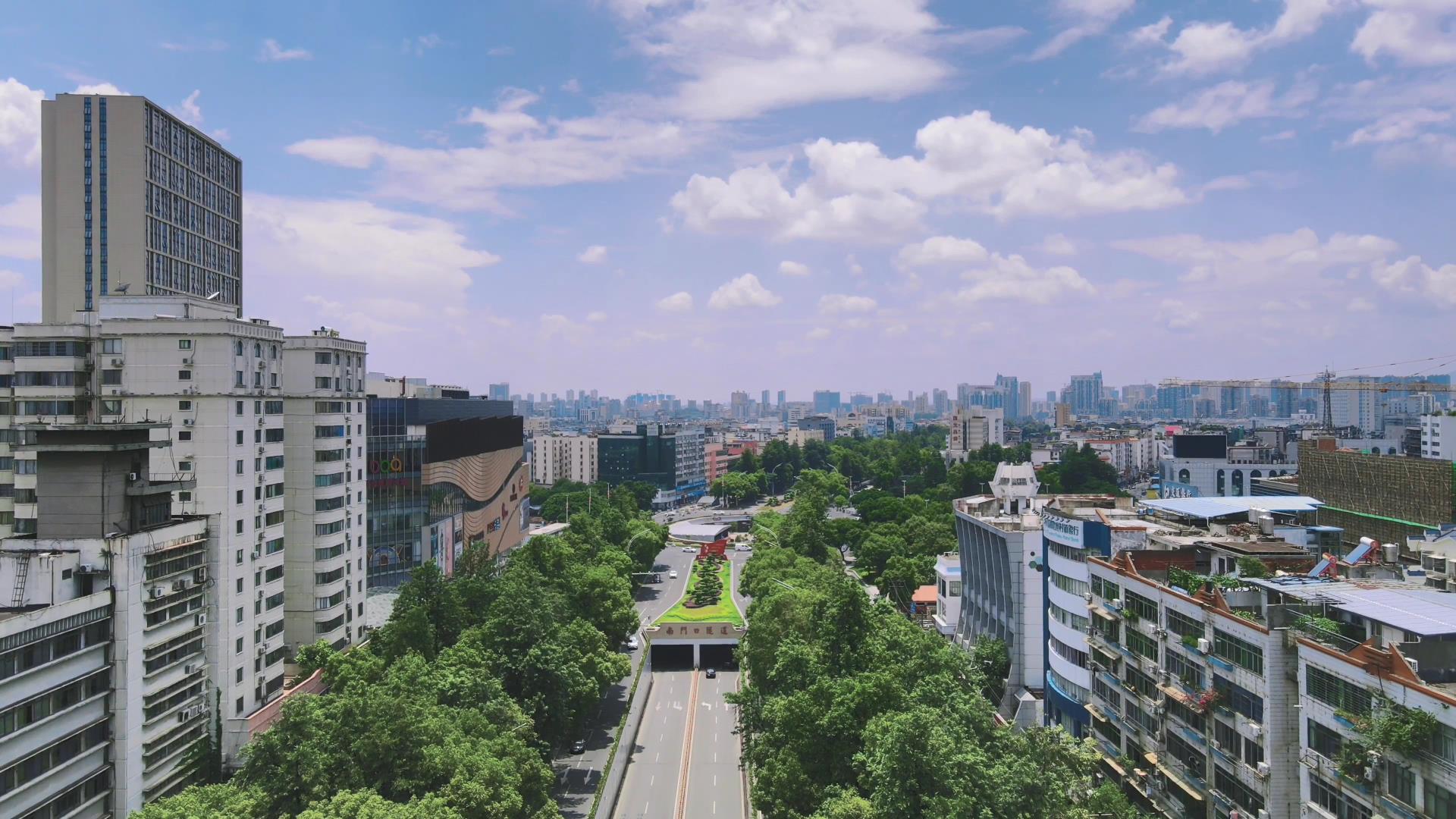 4K航拍江西赣州城市交通视频的预览图
