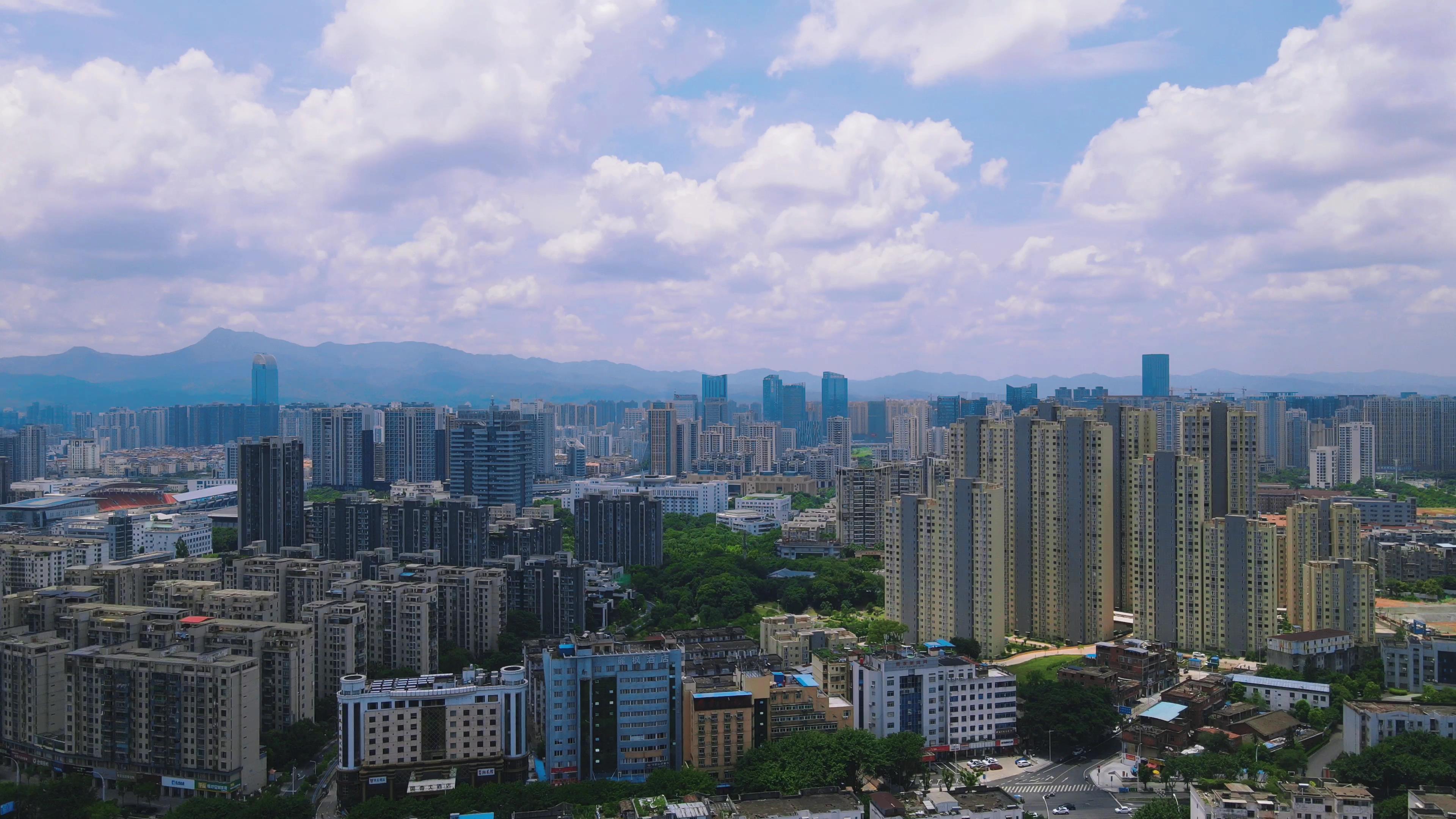 4K航拍江西赣州城市高楼城市宣传视频视频的预览图