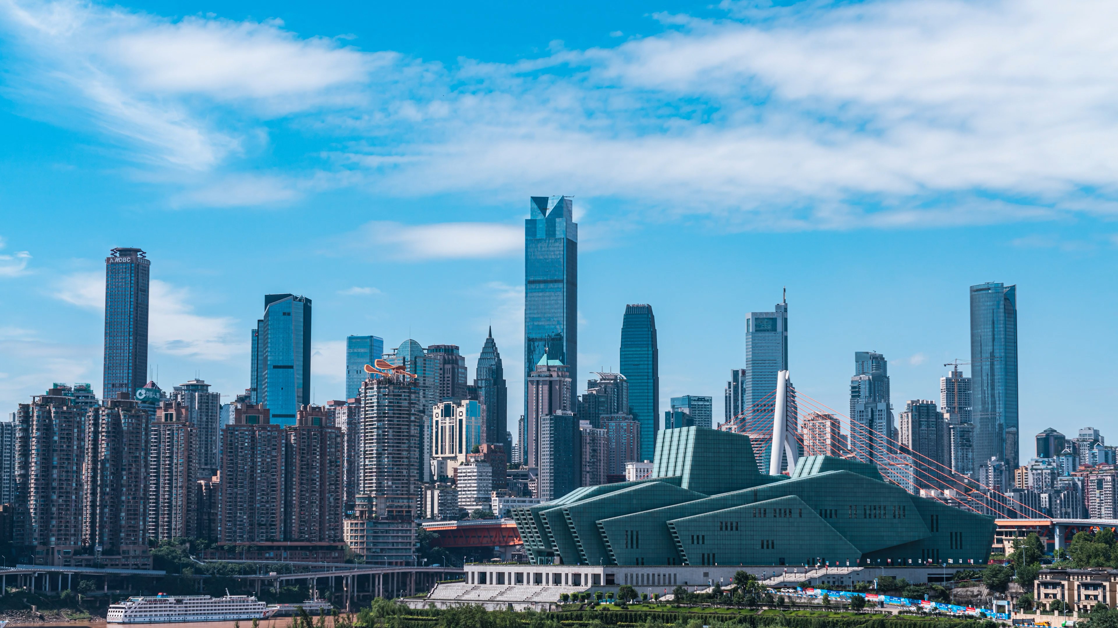8k重庆大剧院解放碑CBD建筑蓝天白云延时视频的预览图