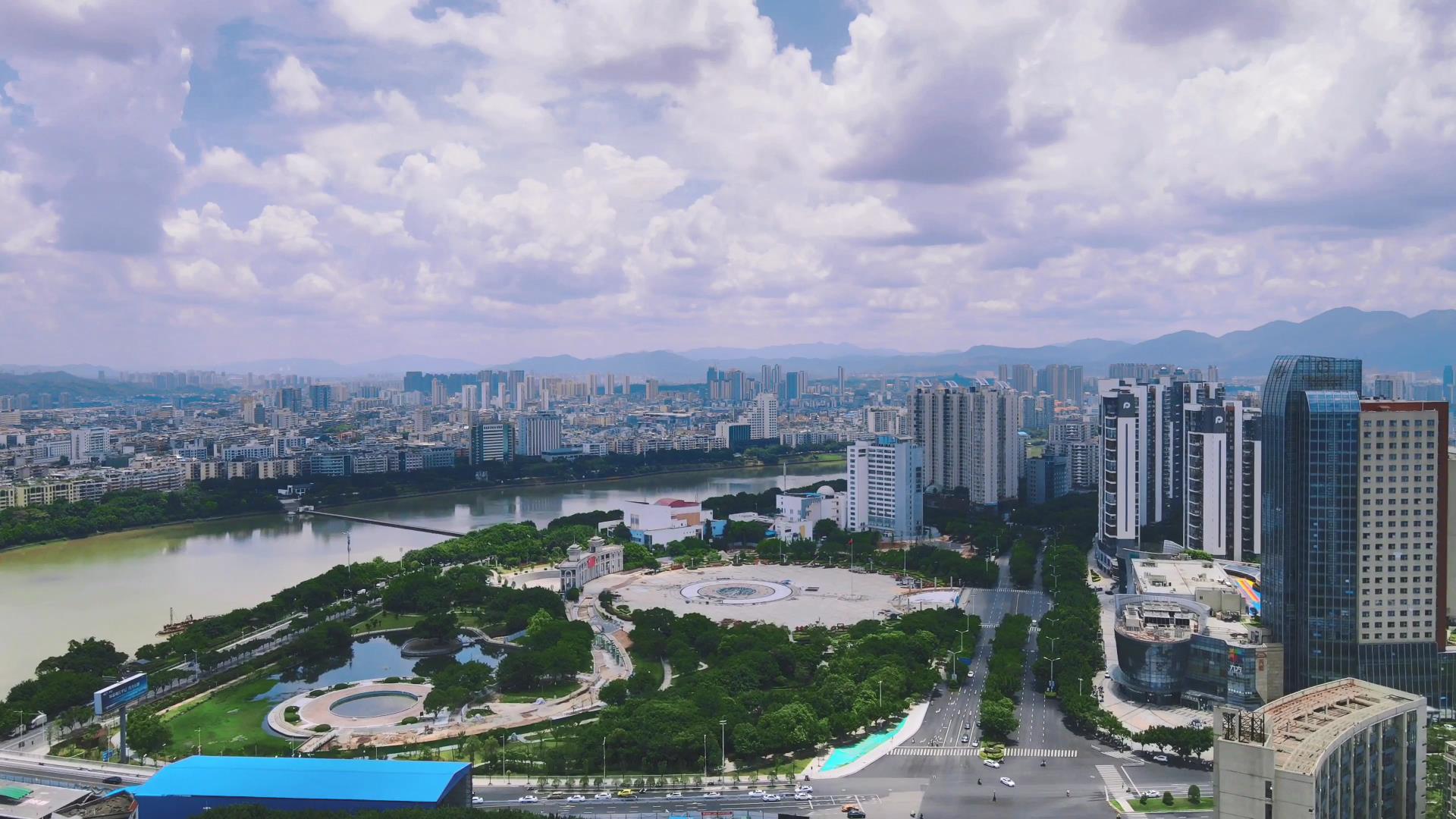 4K航拍江西赣州人民广场视频的预览图