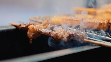 4k烤羊肉串烧烤特色风味美食小吃实拍视频的预览图