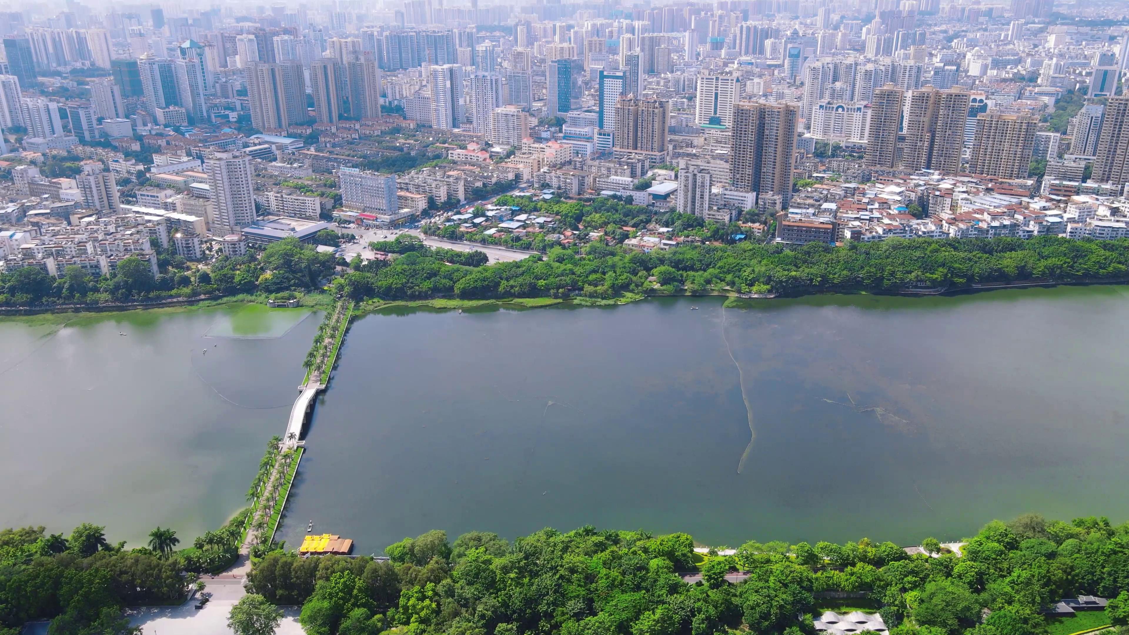 4K航拍广西南宁南湖公园城市风光视频的预览图