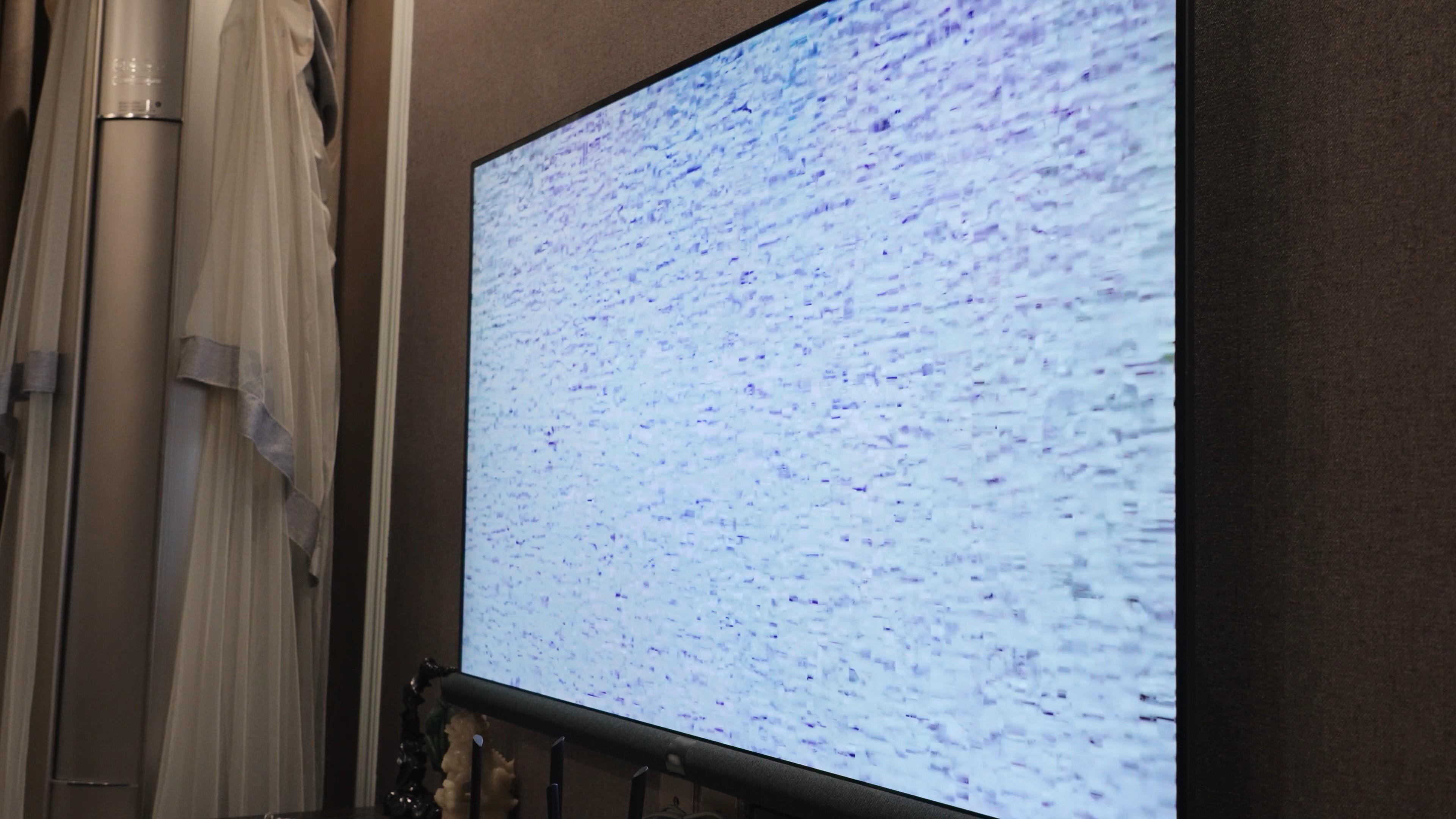 4k电视电视机故障雪花屏空镜实拍视频的预览图