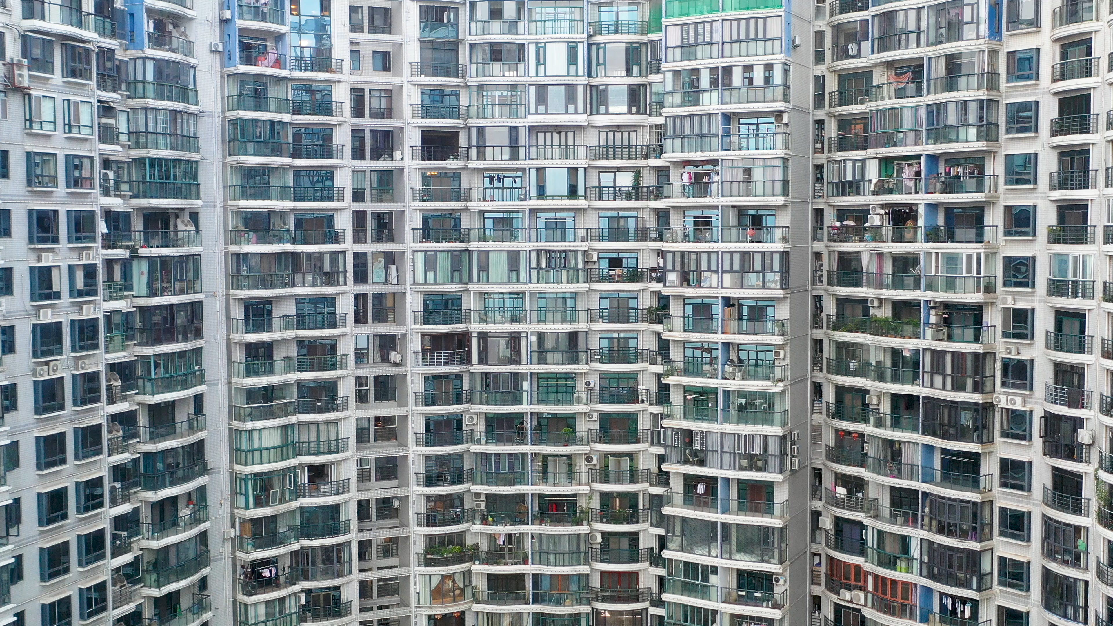 4K武汉城市建筑居民楼航拍实拍视频视频的预览图