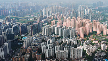 4K武汉城市建筑群居民楼航拍实拍视频视频的预览图
