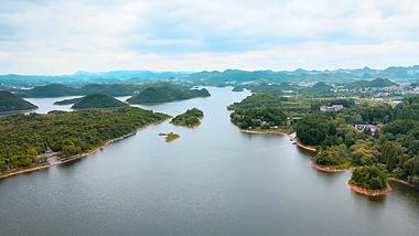 4K航拍4A景区红枫湖湖面风景视频的预览图