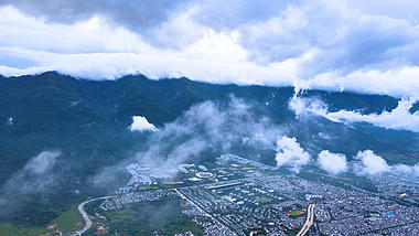 4K航拍大理苍山云雾缭绕风景视频的预览图