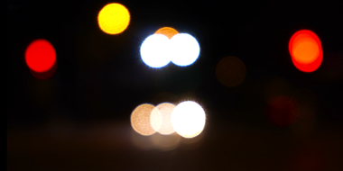 4K光晕虚化浪漫镜头交通路灯空镜头视频的预览图