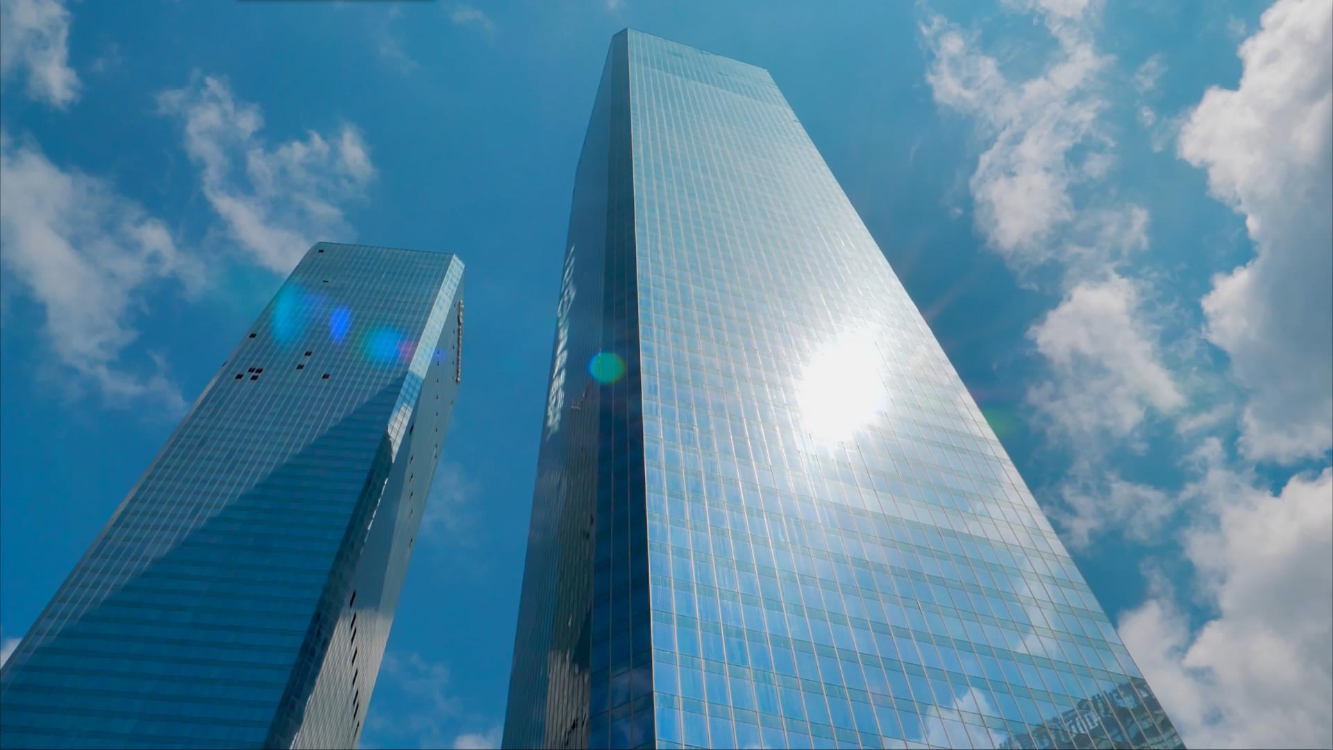 4K仰拍贵阳双子塔地标建筑大楼延时视频的预览图
