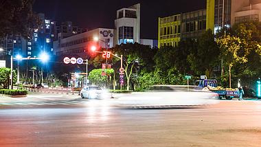4K实拍城市夜景路口车流延时摄影视频的预览图