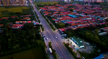 4K夜幕下城市公路干净新城空镜头视频的预览图