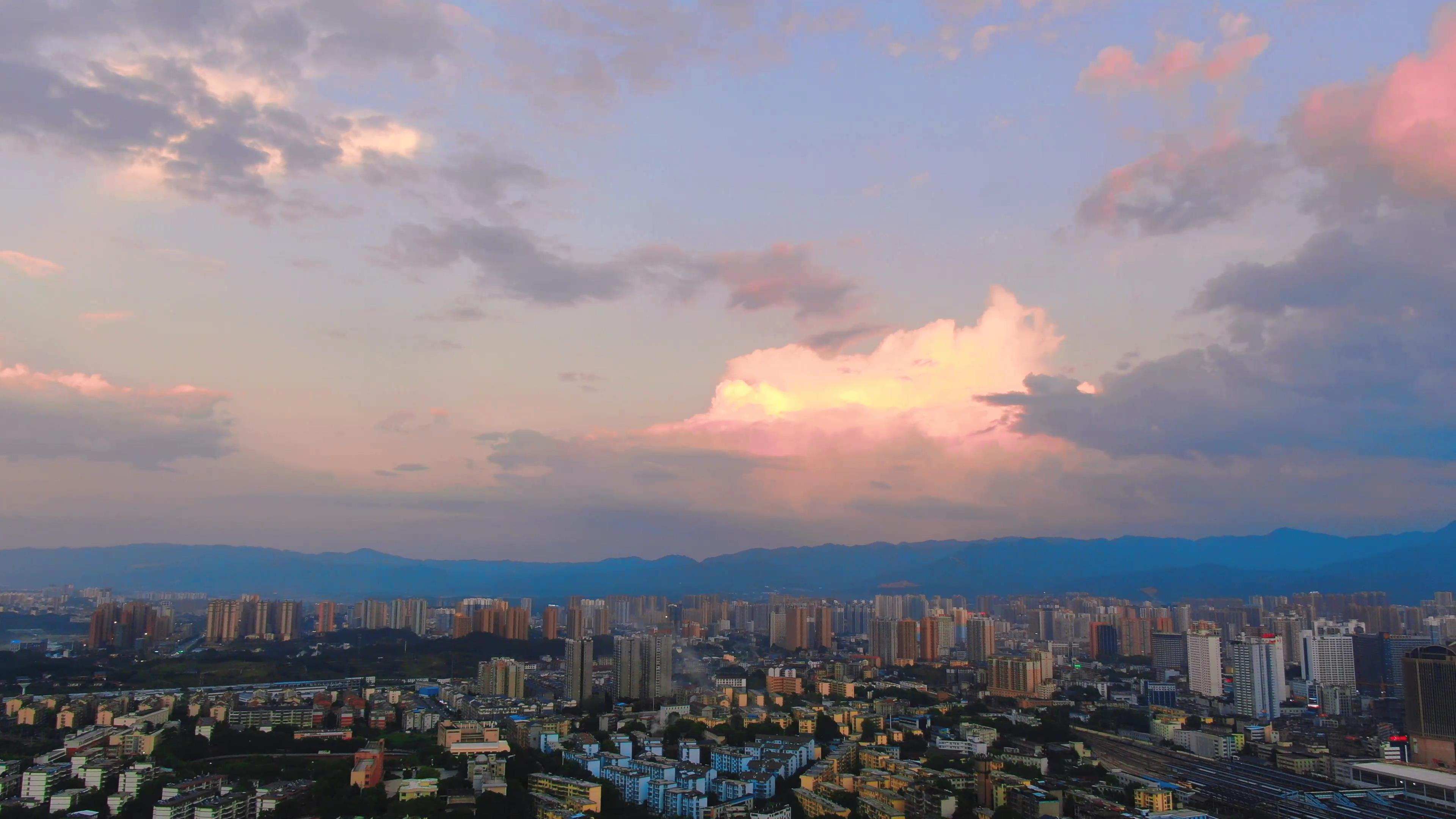 4K航拍湖南湘西城市彩霞自然风光视频的预览图