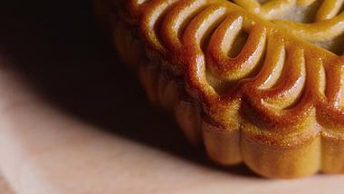 4k月饼细节特写镜头实拍中秋节小吃美食视频的预览图