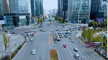 4K航拍城区十字路口车流行驶视频的预览图