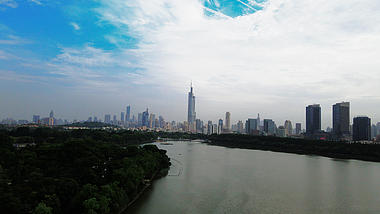 4K航拍江苏省南京市玄武湖紫峰南京天际线视频的预览图