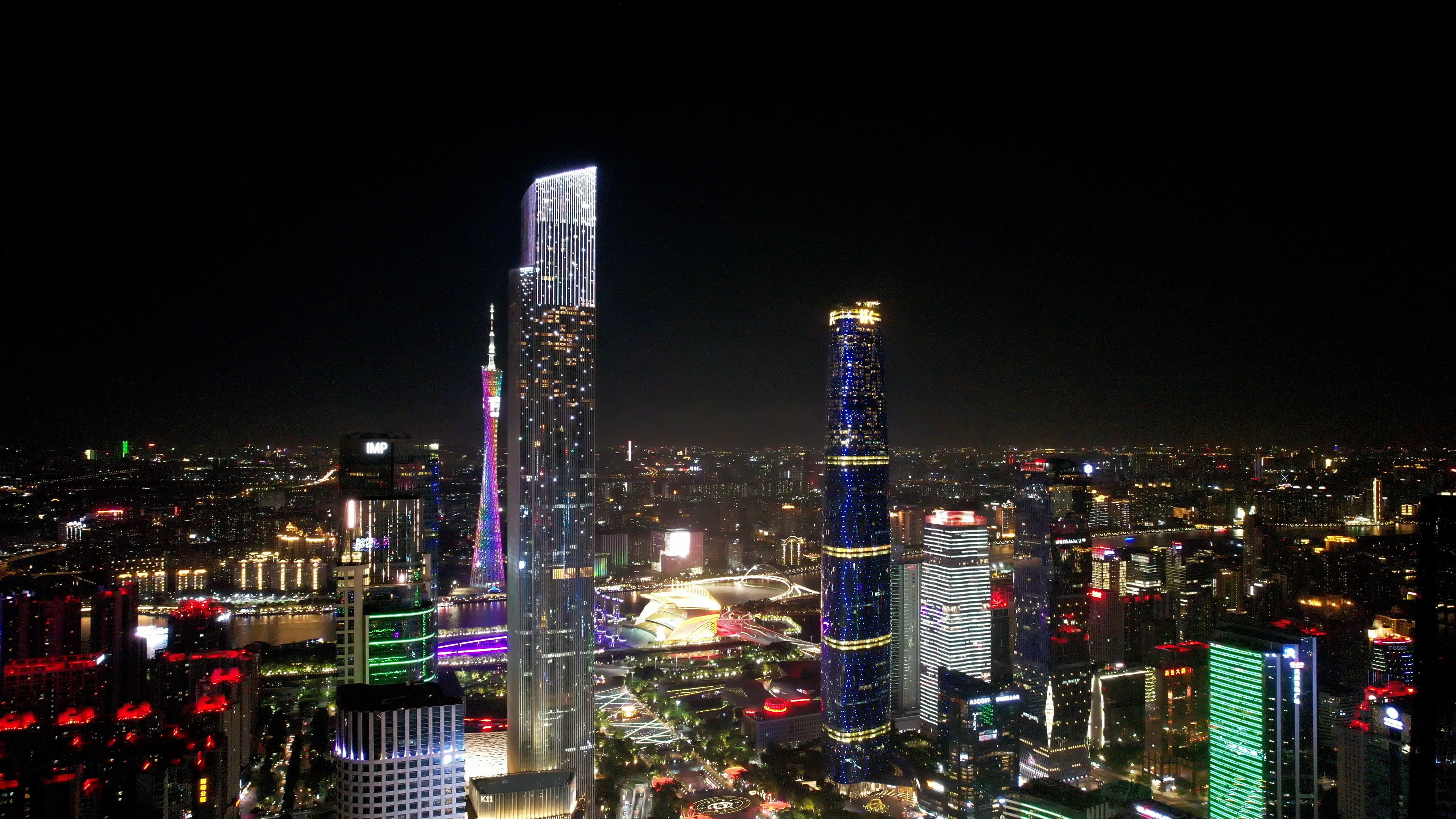 4k航拍下降运镜广州塔中轴线写字楼夜景视频的预览图