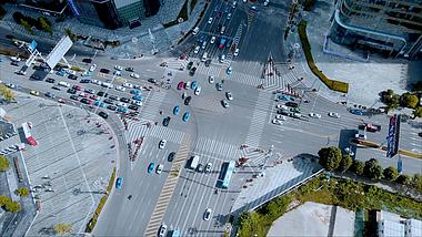 4K航拍城区十字路口城市道路车流行驶视频的预览图