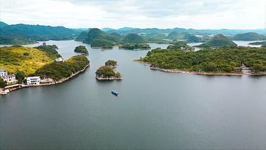 4K航拍4A级风景区百花湖多岛屿秋天风景视频的预览图