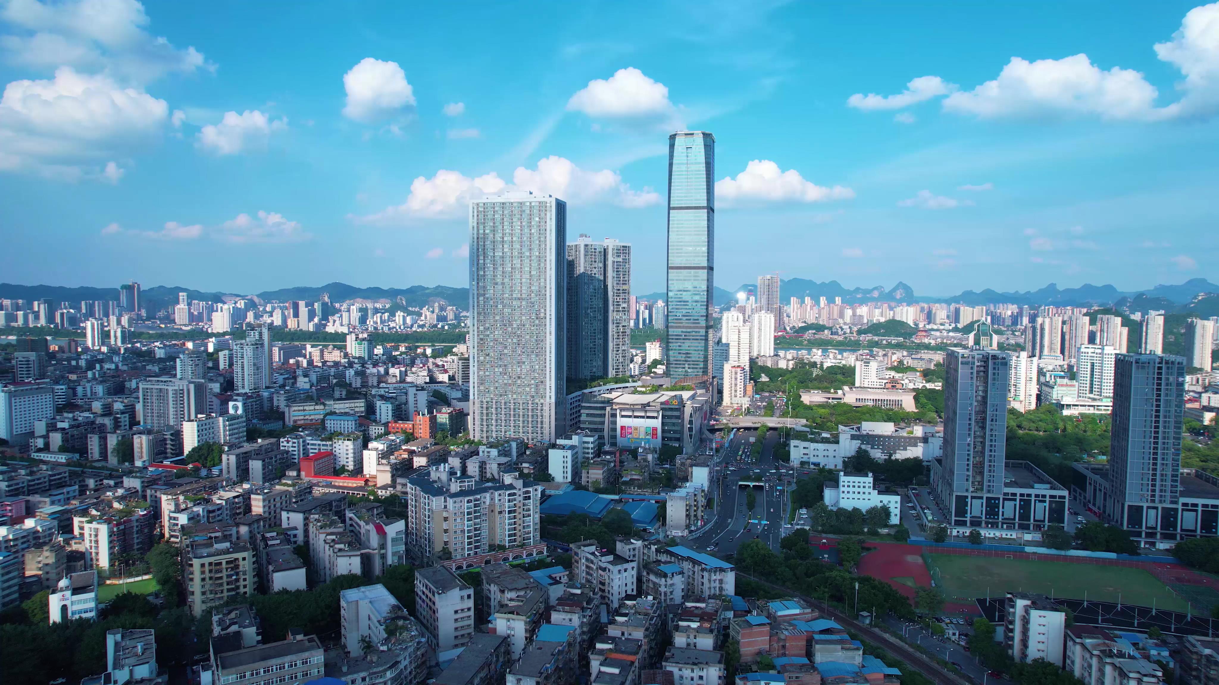 5.4k航拍柳州地王大厦及城中区建筑视频的预览图