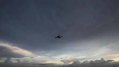 4k多云天气在空中拍摄的无人机视频的预览图