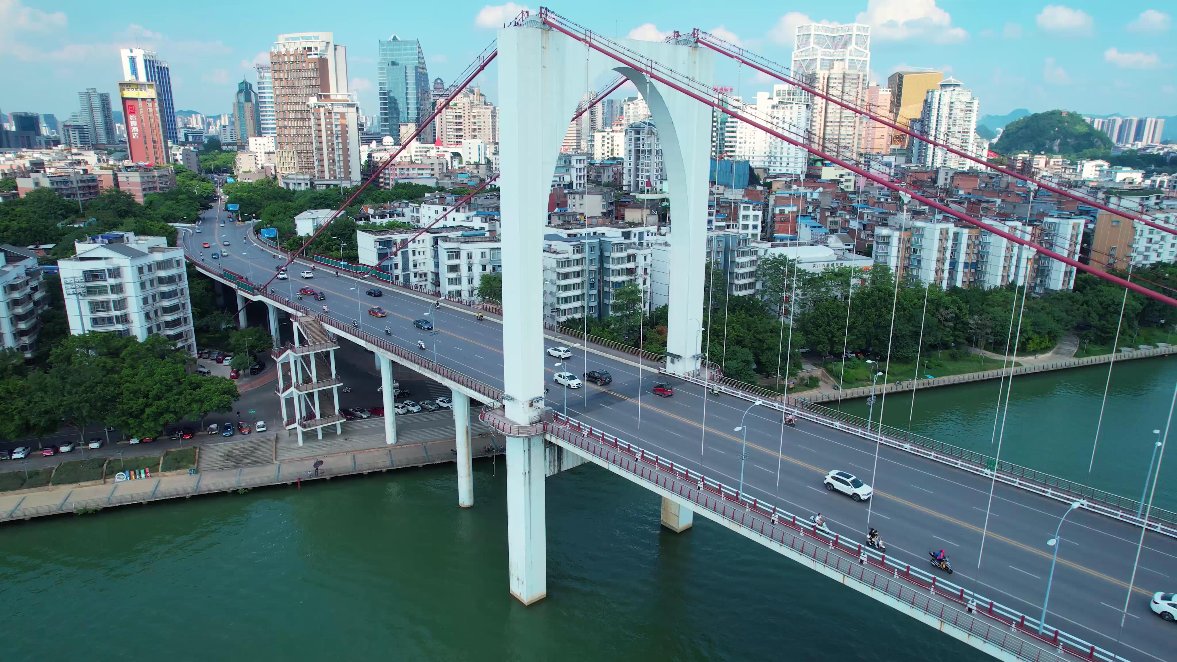 5.4k航拍柳州城市桥梁红光大桥视频的预览图