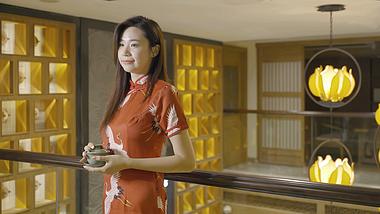 4K国风旗袍女性休闲饮茶视频的预览图