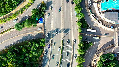 4K武汉城市梅家山交通车流航拍实拍视频视频的预览图