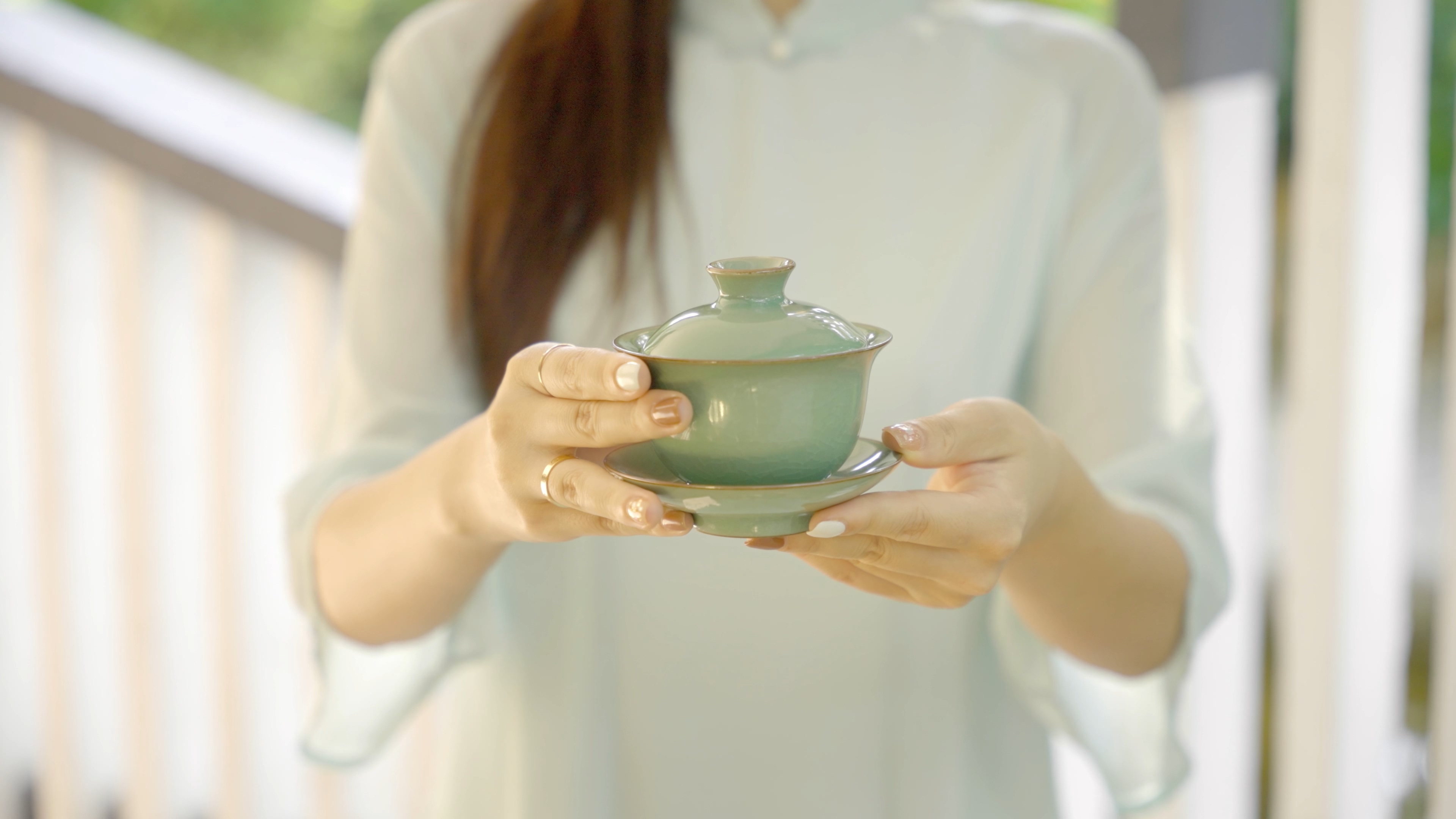 4K敬茶杯盏陶瓷礼仪传统手势视频的预览图