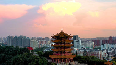 4K武汉城市地标建筑黄鹤楼航拍实拍视频视频的预览图