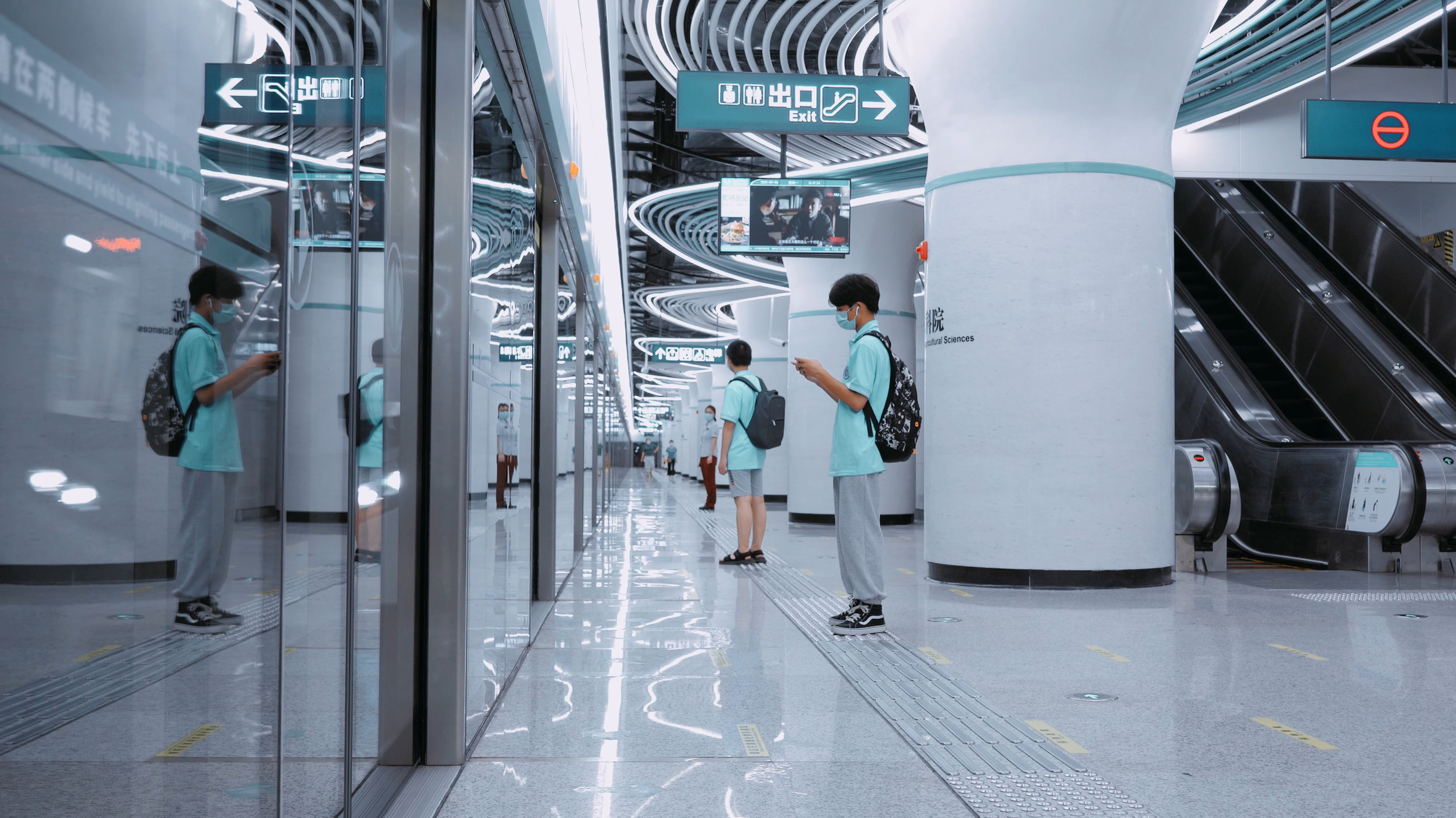 4K武汉城市交通地铁进站实拍视频视频的预览图