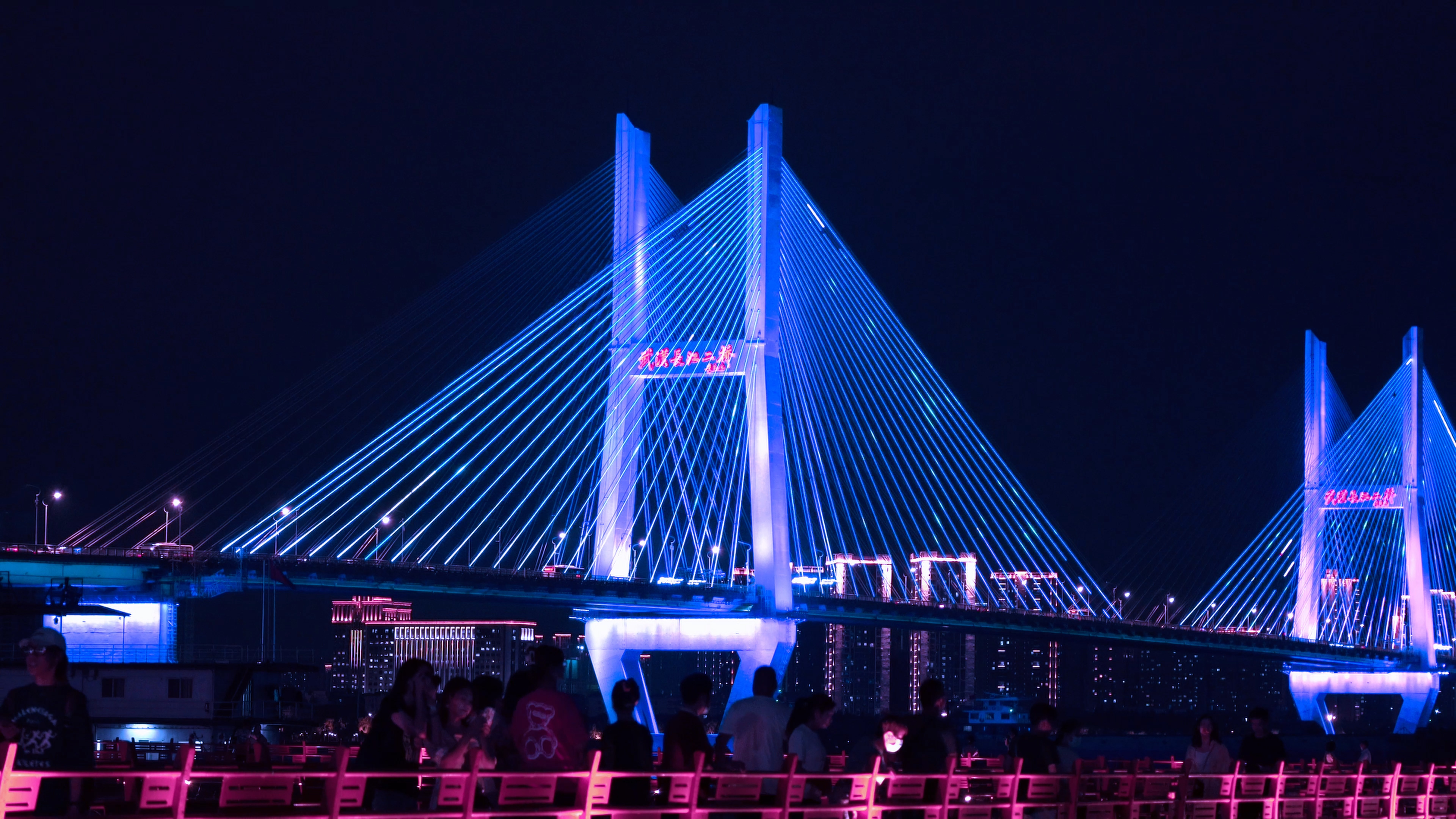 4K武汉城市地标赛博朋克长江二桥实拍视频视频的预览图
