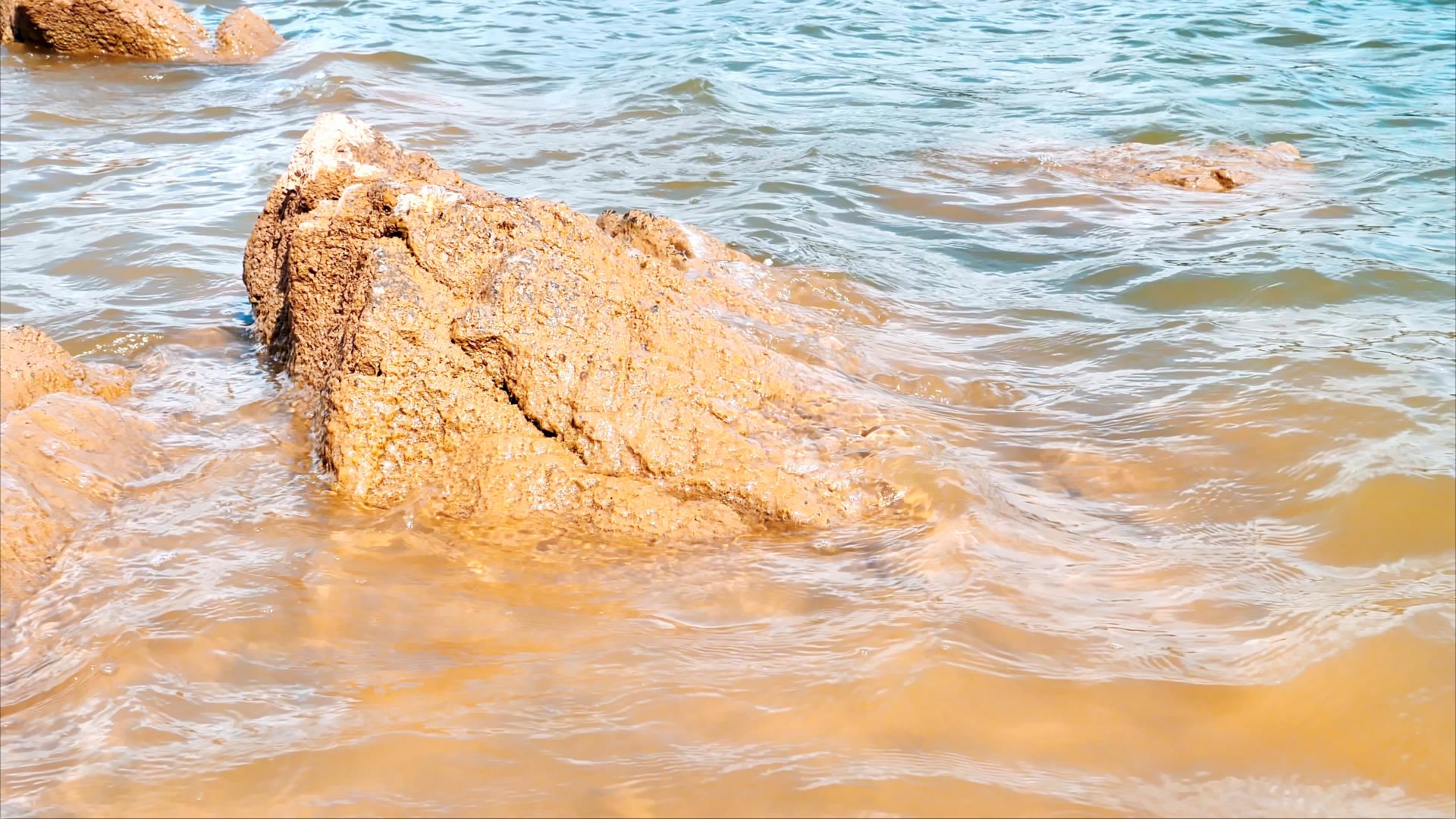 4K延时拍摄升格湖水波浪自然风景升格视频的预览图