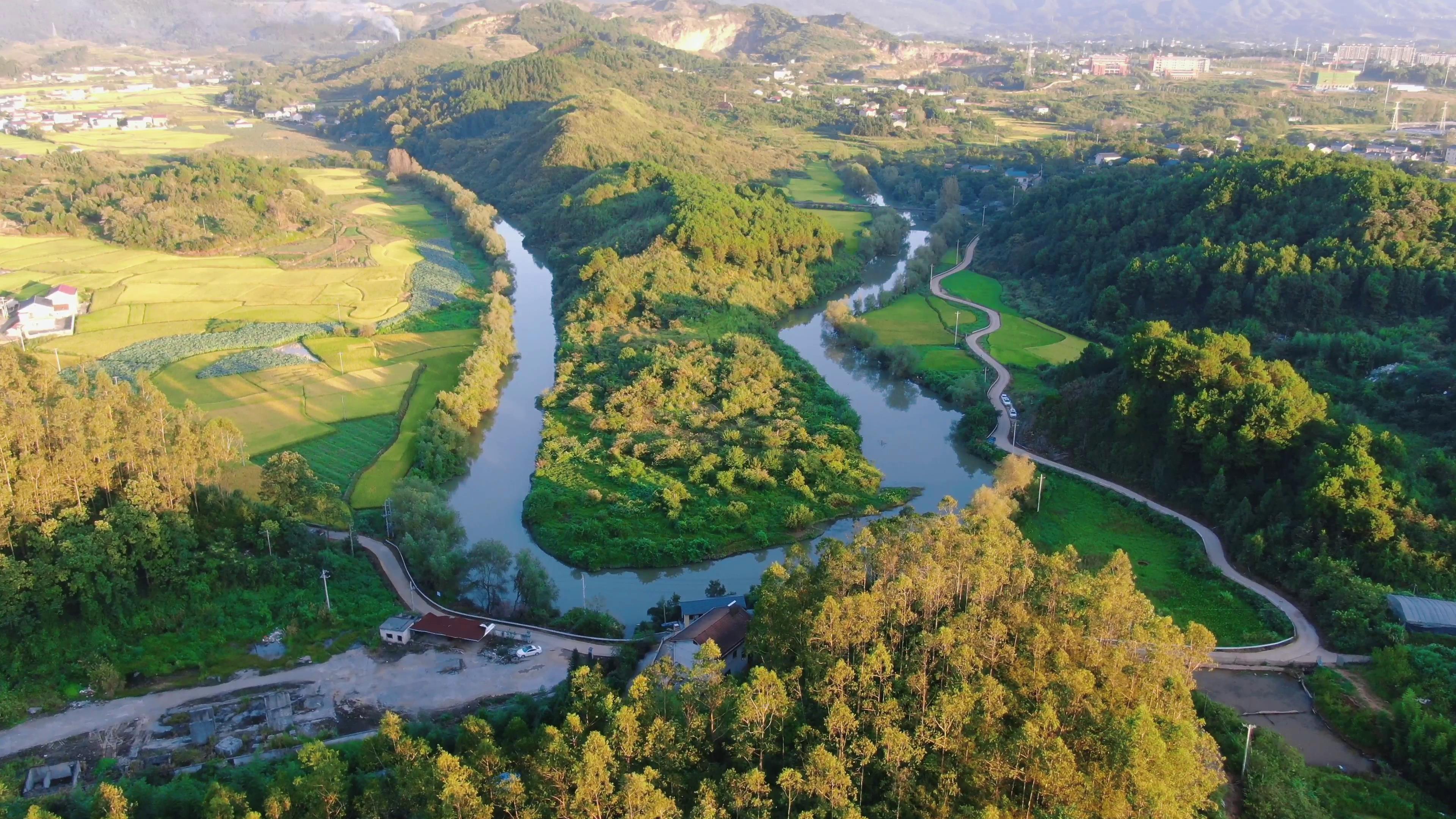 4K实拍蜿蜒河流农业种植林业视频的预览图
